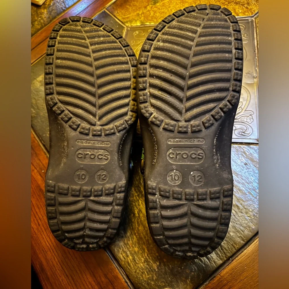 CROCS Classic Hemp Leaf Mens Clogs Men’s 10 with 3 Jibbitz 420 - Picture 5 of 6